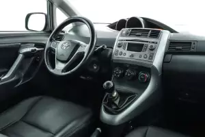 Toyota  9
