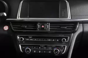 Kia  8