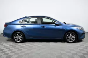 Kia  3