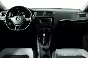Volkswagen  8