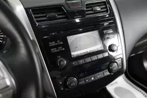 Nissan  10