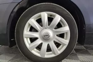 Nissan  8