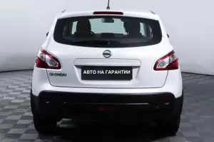 Nissan  5