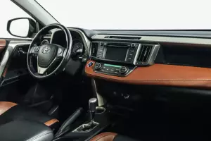 Toyota  8