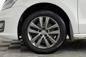 Volkswagen  8