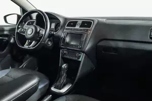 Volkswagen  8