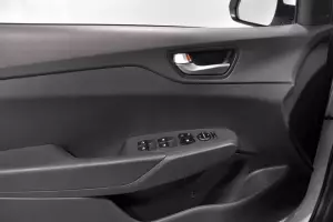 Hyundai  12
