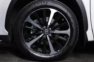 Toyota  8