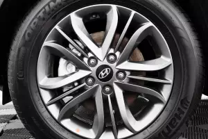 Hyundai  6