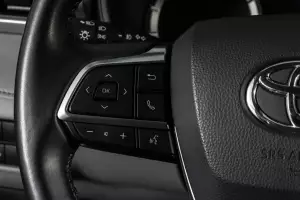 Toyota  16