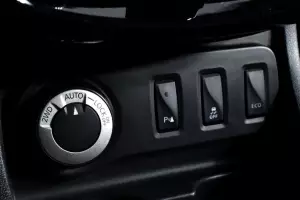 Nissan  10