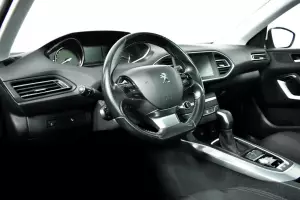 Peugeot  8