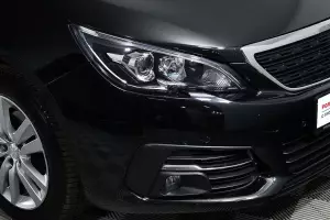 Peugeot  8