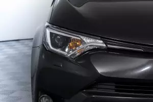 Toyota  9