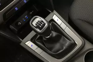 Hyundai  12