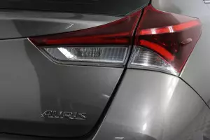 Toyota  9