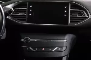 Peugeot  8