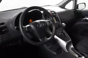 Toyota  10