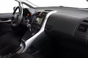 Toyota  8