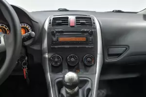 Toyota  9