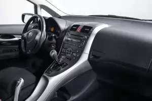 Toyota  8