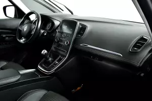 Renault  9
