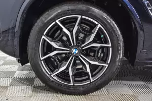 BMW  8