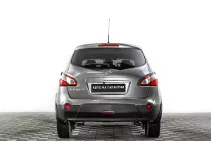 Nissan  4