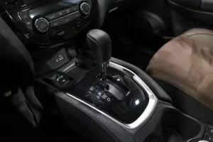 Nissan  9