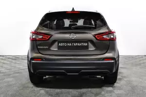 Nissan  15
