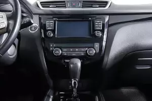 Nissan  12