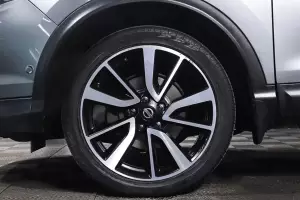 Nissan  9