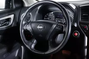 Nissan  5