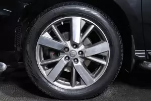 Nissan  12