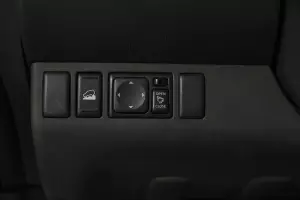 Nissan  9