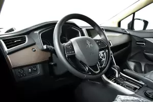 Mitsubishi  9