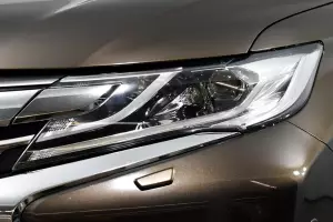 Mitsubishi  6