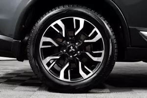 Mitsubishi  7