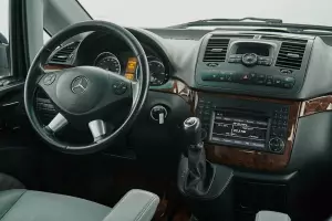 Mercedes-Benz  19