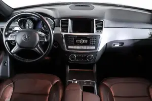 Mercedes-Benz  11