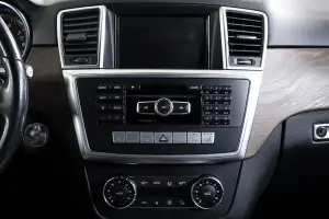 Mercedes-Benz  12