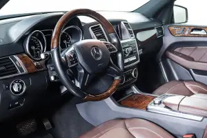 Mercedes-Benz  9