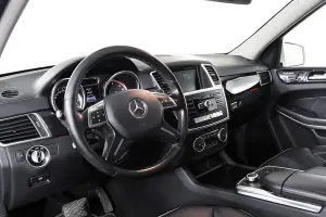 Mercedes-Benz  6