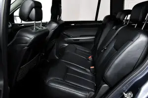Mercedes-Benz  10