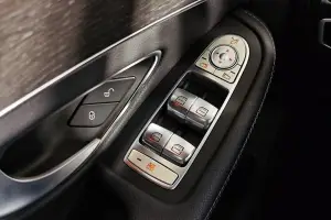 Mercedes-Benz  8
