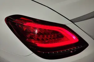 Mercedes-Benz  16
