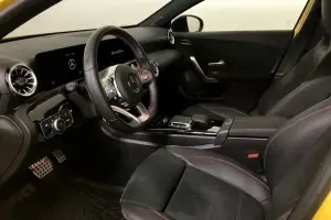 Mercedes-Benz  8