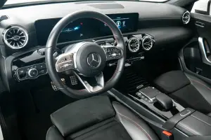 Mercedes-Benz  9