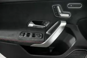 Mercedes-Benz  4
