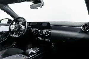 Mercedes-Benz  8